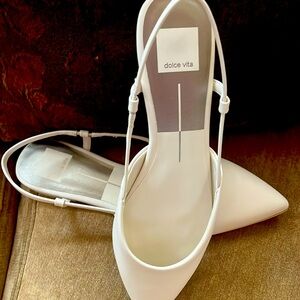 Brand new Dolce Vita Narah Flats ivory Leather size 7.5